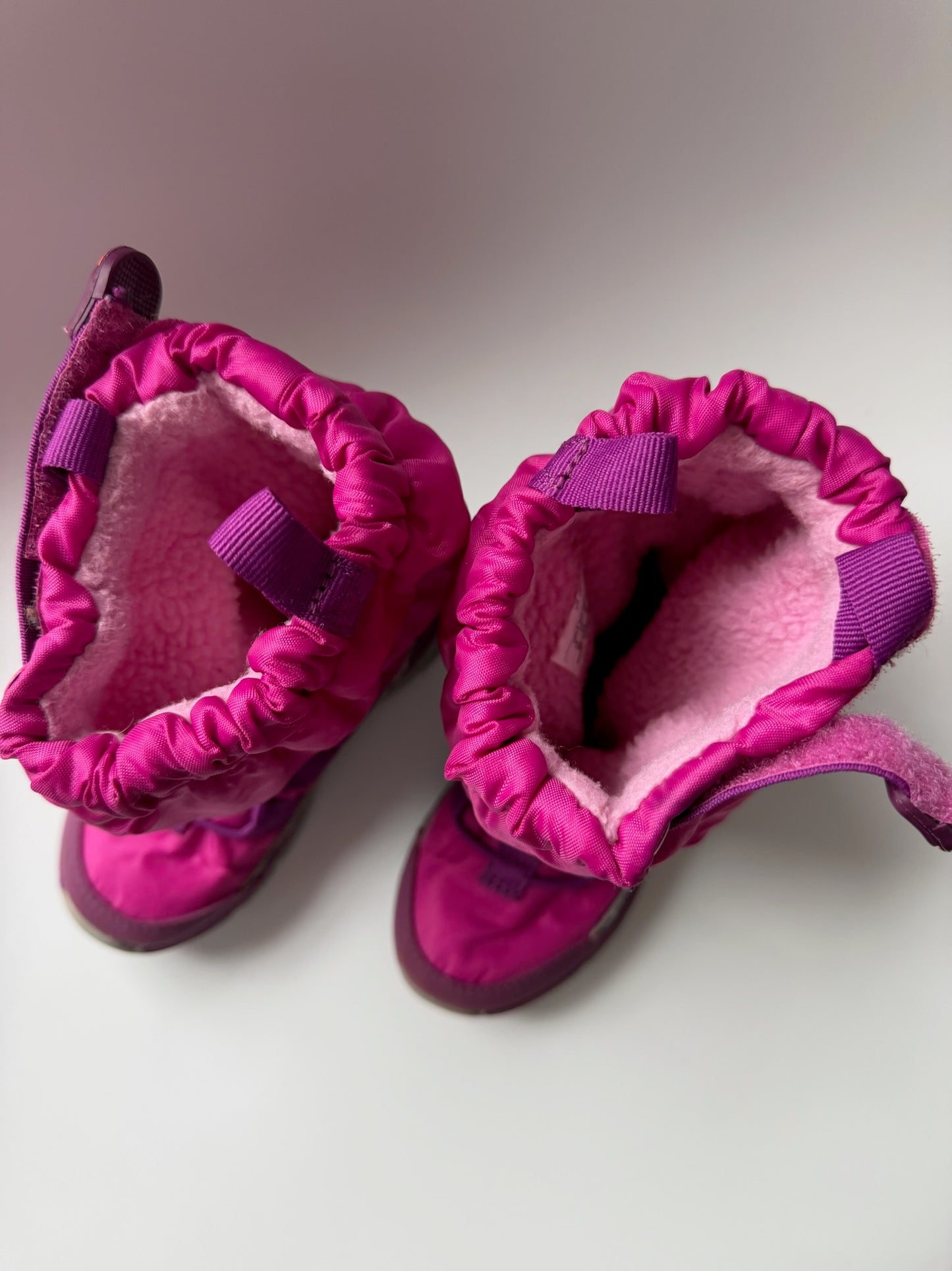 #117, Girls shoes 9c, Stride Rite pink lined winter boots, GUC