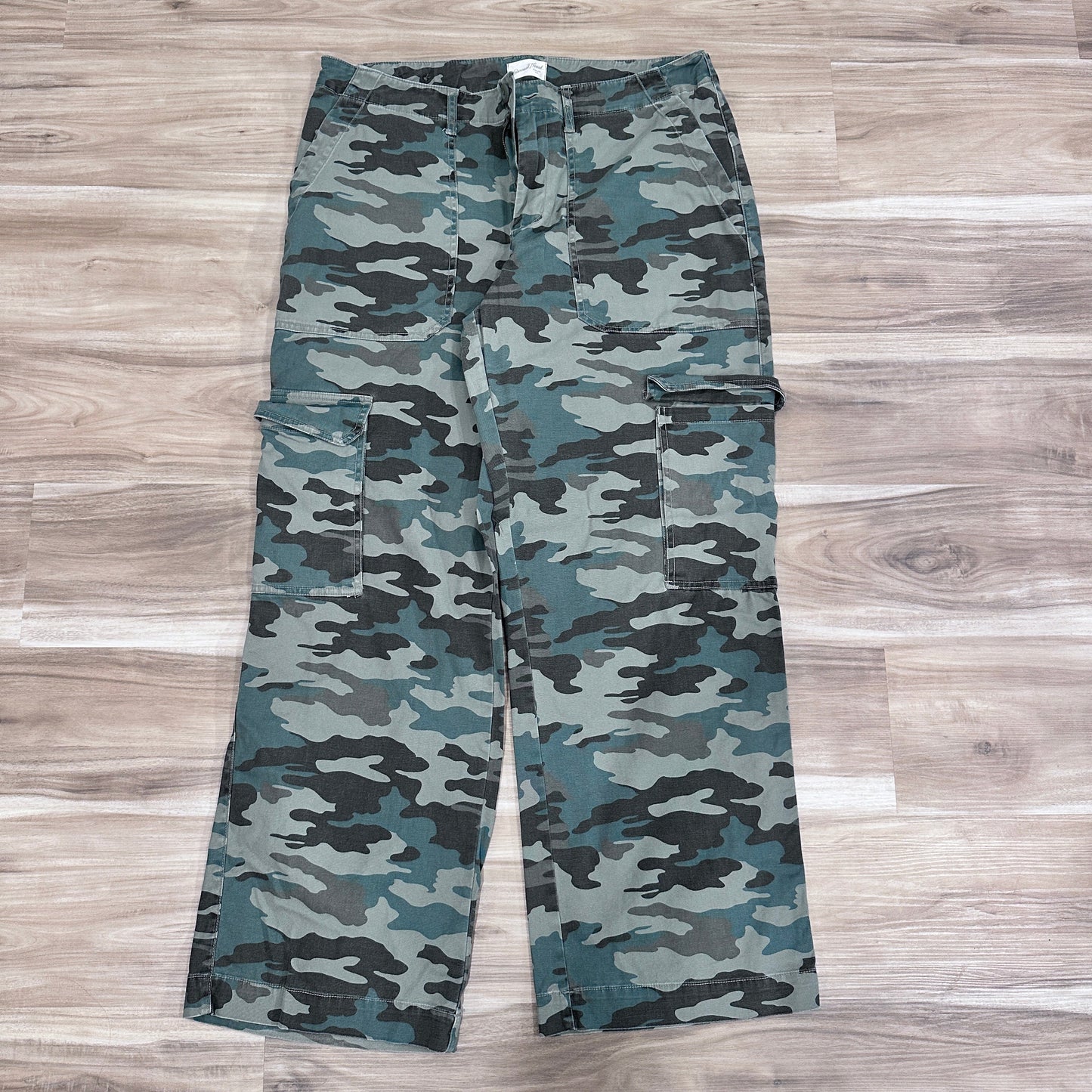 Seller 147 | reduced Women’s Size 16 | universal thread camo cargo pants
