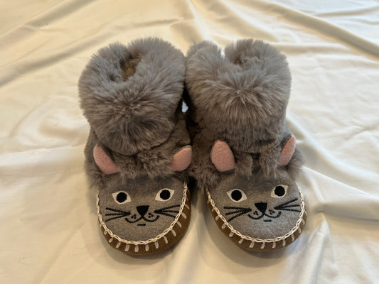 #24 size 7-8 Hanna Andersson cat slippers