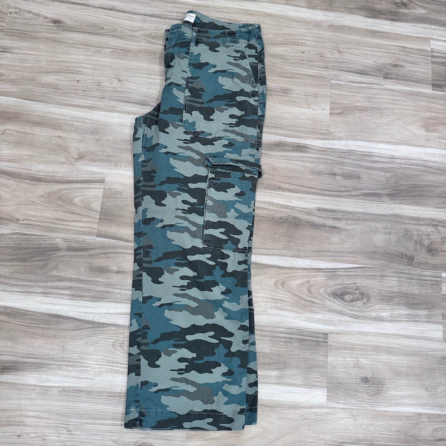Seller 147 | reduced Women’s Size 16 | universal thread camo cargo pants