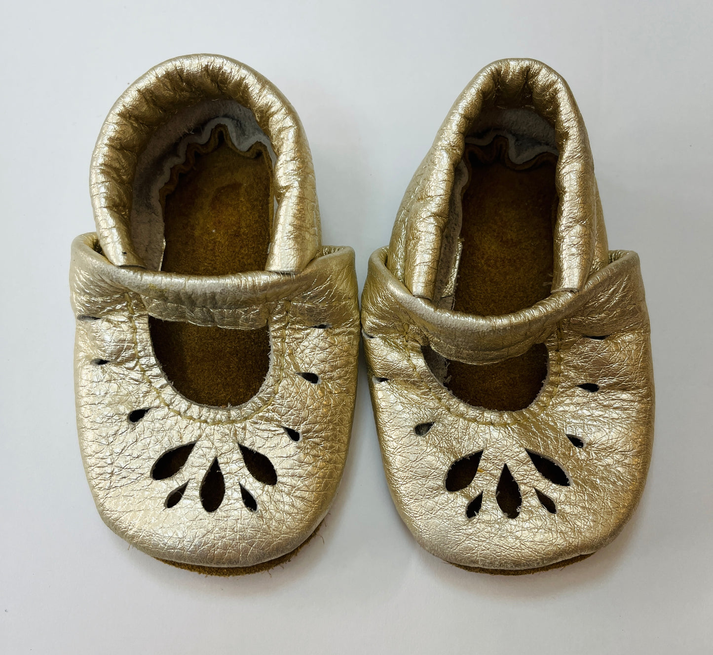 Baby Girls 6-12m Starry Knight Design genuine leather and suede gold moccasins NWOT