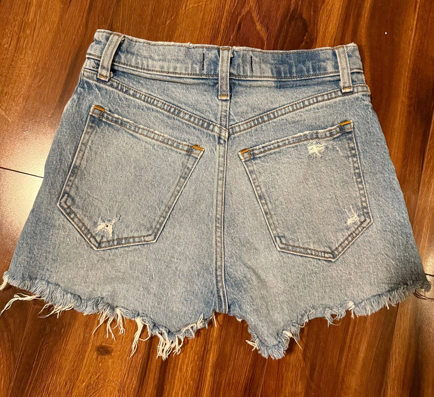 Seller #144 Abercrombie & Fitch High Rise Mom Short (Curve Love)