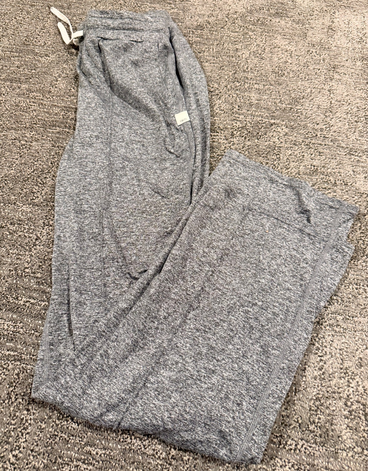 #133 Womens Vuori pants size small