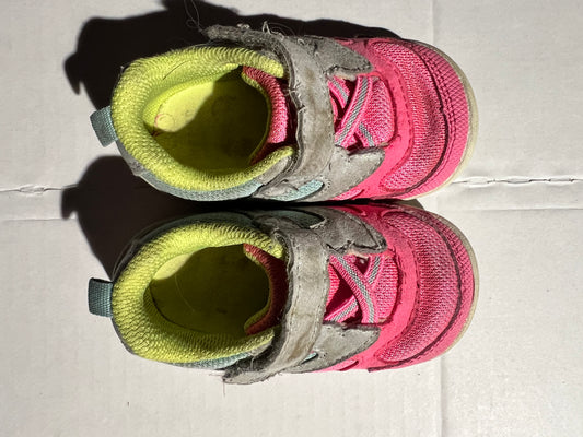 #100 Girls 4C Sneakers