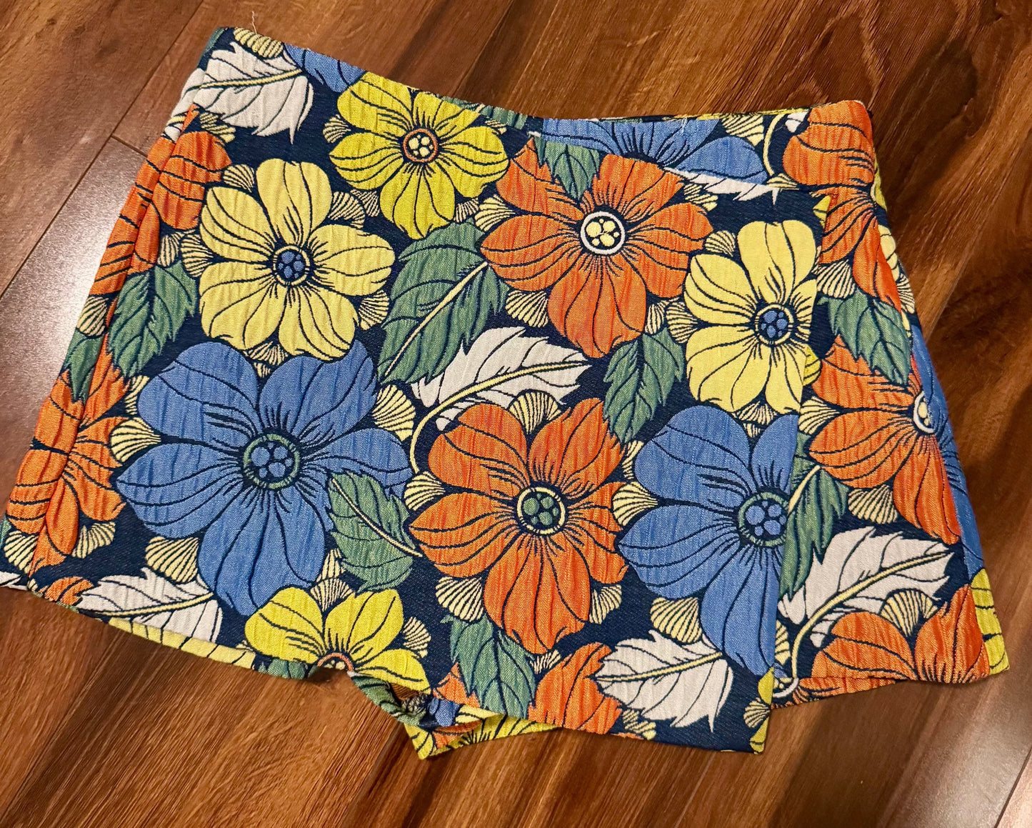 Seller #144 ZARA Floral SKORT -  Size SMALL