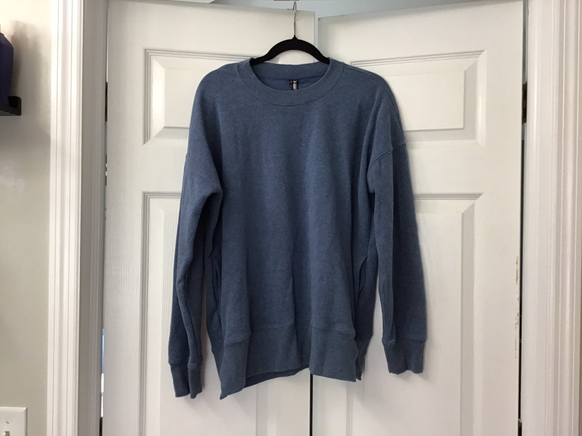 #90: Kirkland Signature Women’s Blue Crewneck Sweatshirt Size Large