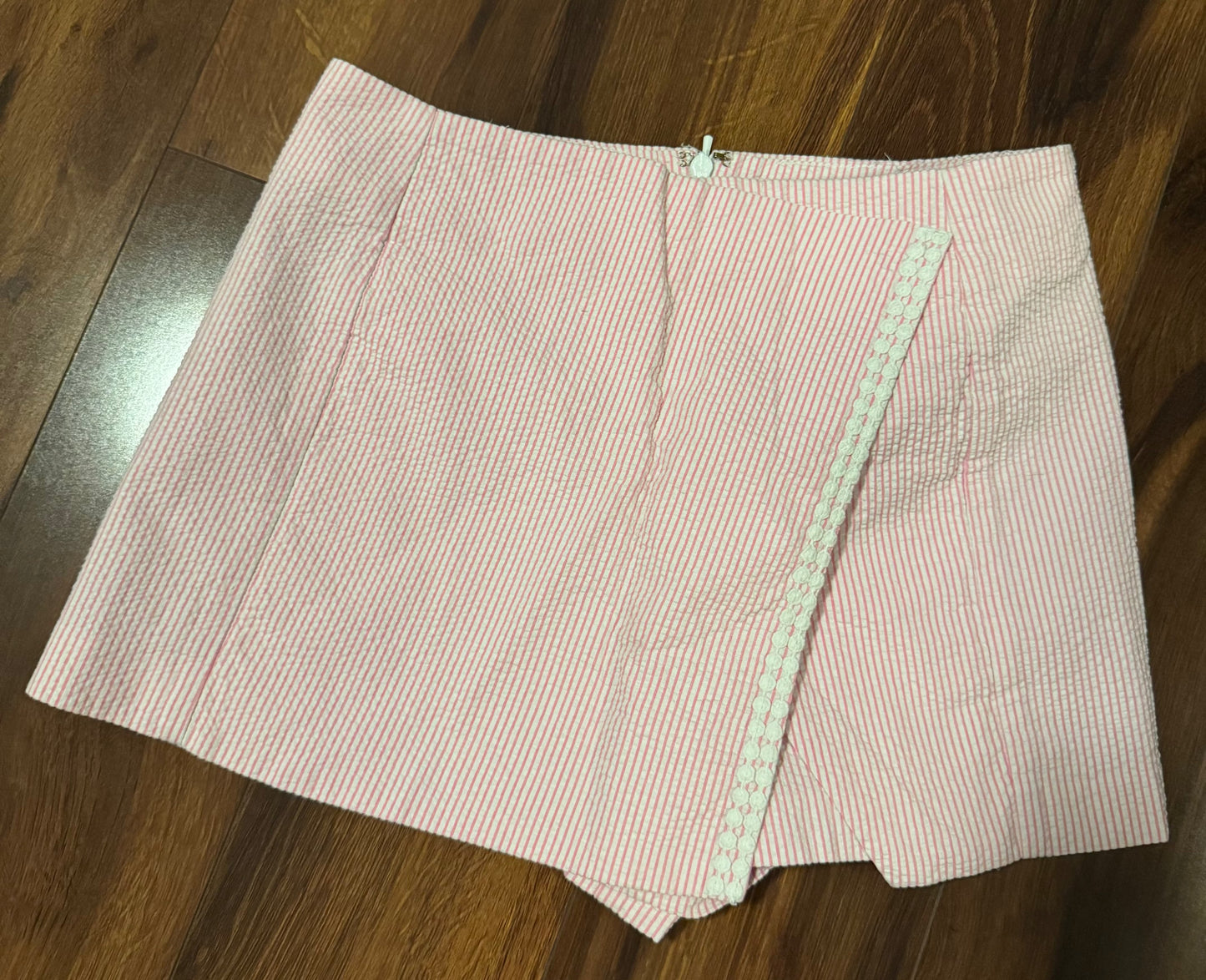 Seller #144 Lilly Pulitzer Seersucker Pink & White Skort - Size 2