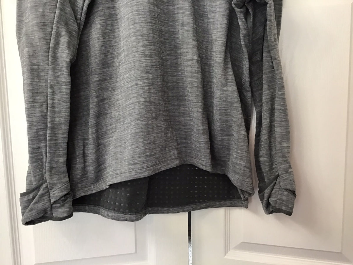 #90: Nike Women’s Gray Dri-FIT Quarter-Zip Pullover Size XL
