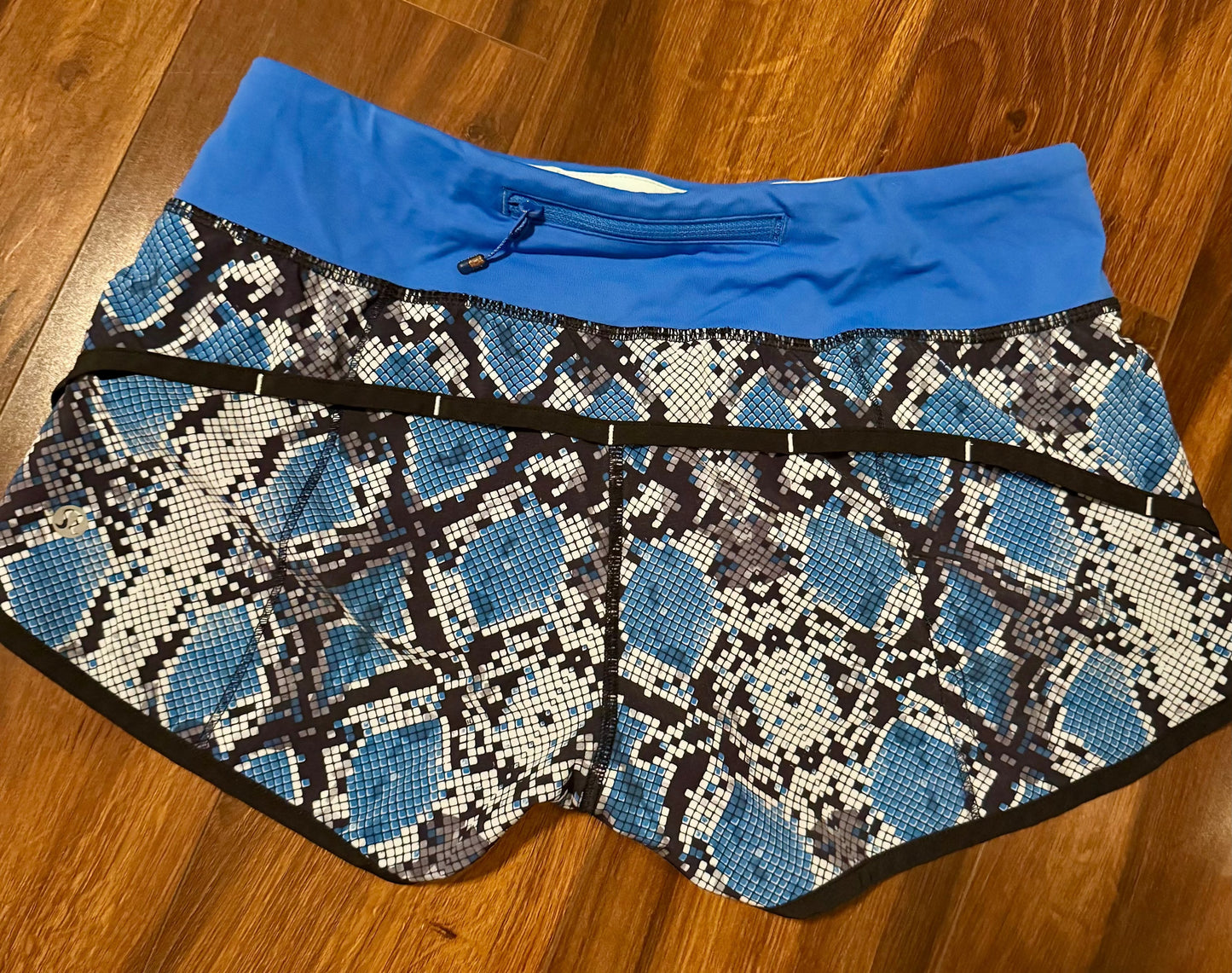 Seller #144 Lululemon Shorts "Speed Up High Rise Short - 2.5 inch" Size 4 Blue Snakeskin Print