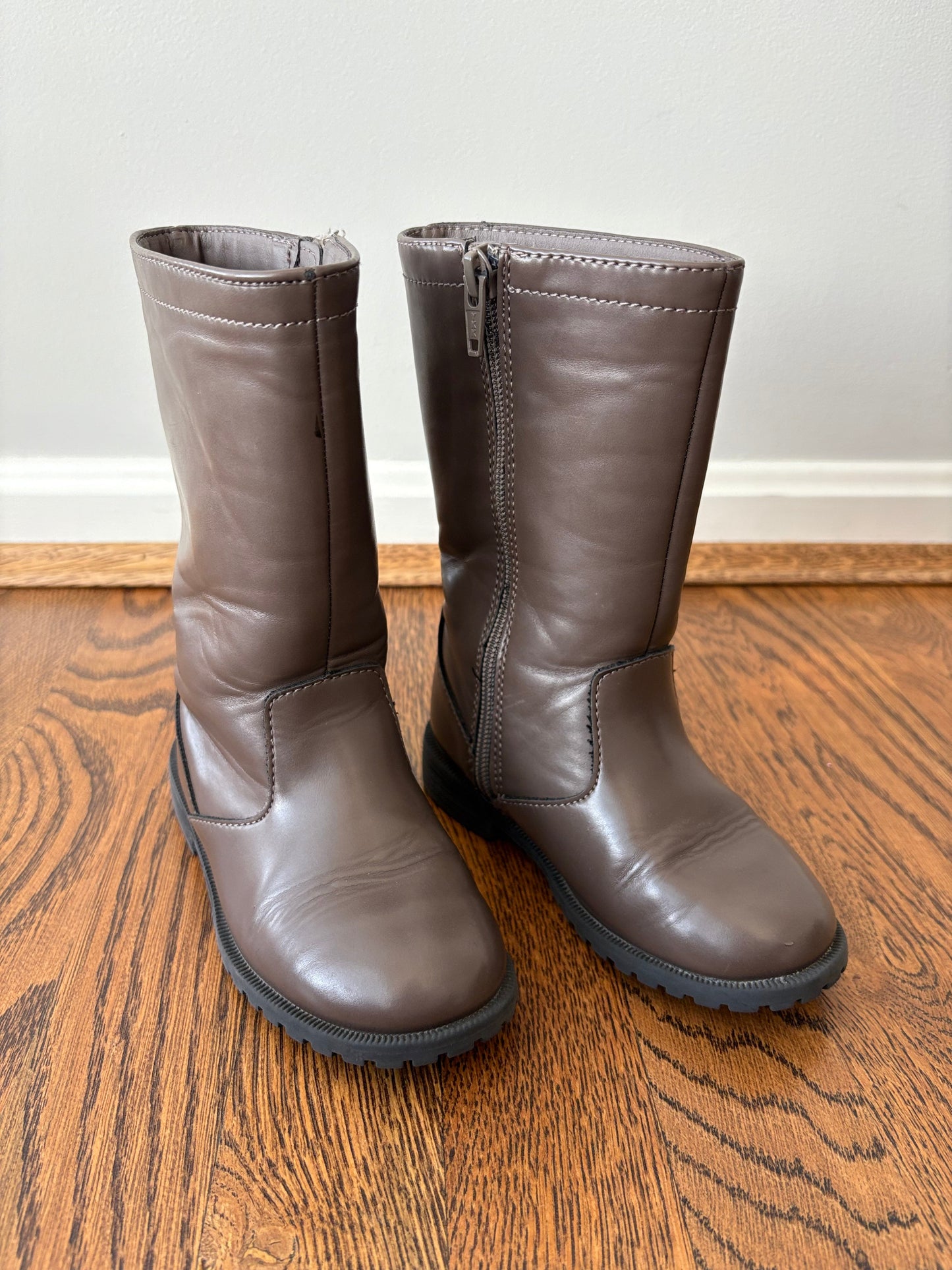 #103 • Girls • 9 • Brown Riding Boots