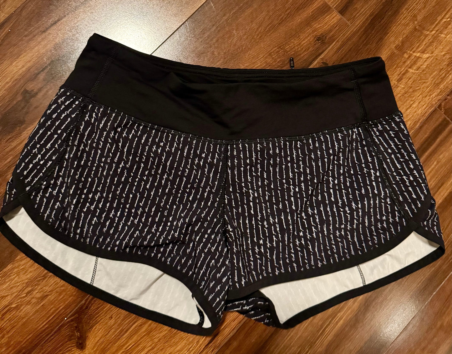 Seller #144 Lululemon Shorts "Speed Up High Rise Short - 2.5 inch" Size 4 - Black and White