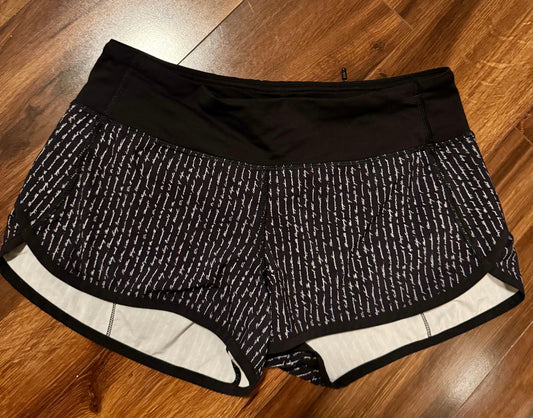 Seller #144 Lululemon Shorts "Speed Up High Rise Short - 2.5 inch" Size 4 - Black and White