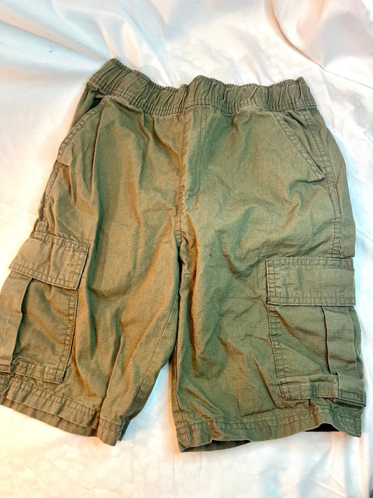 136 EUC olive/camo green cargo shorts size 10 Childrens place