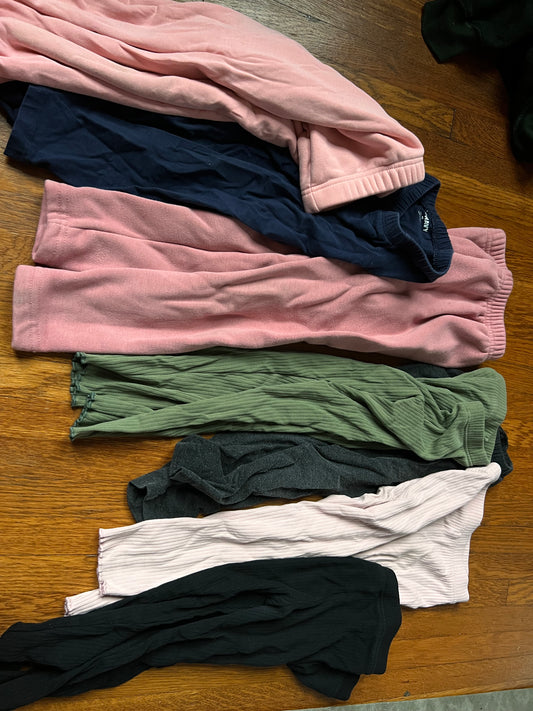 Bundle of 7 pairs of size 4t leggings/sweats