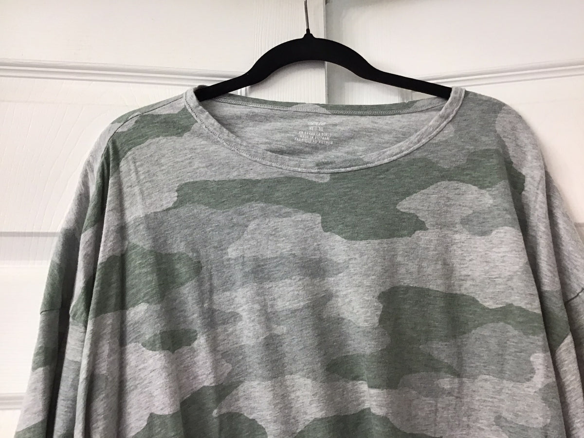 #90: Aerie Women’s Green & Gray Camo Oversized T-Shirt Size XL