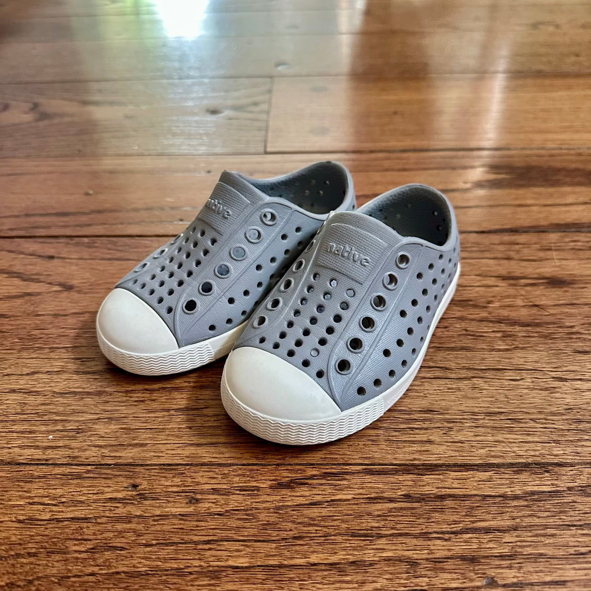 #113	EUC Boys Native Miles Gray Shoes, size 6