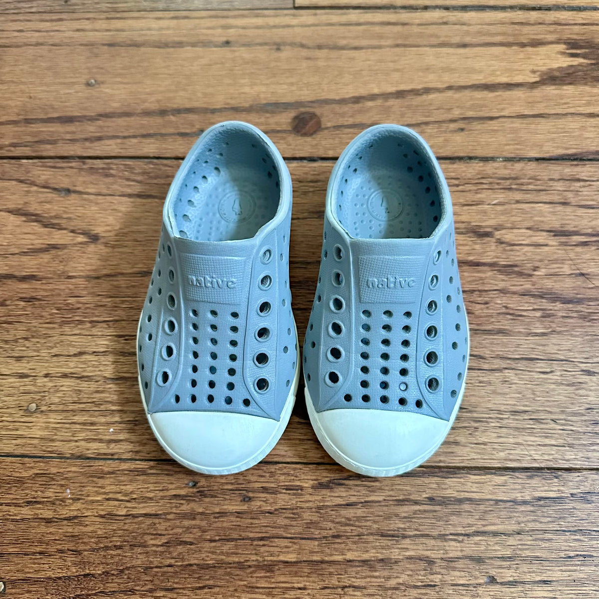 #113	EUC Boys Native Miles Gray Shoes, size 6