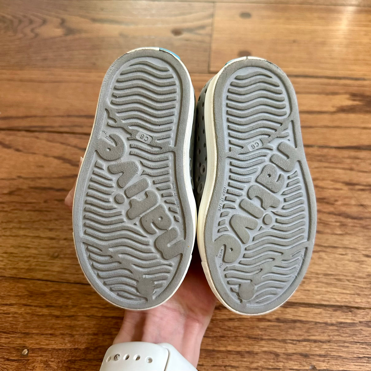 #113	EUC Boys Native Miles Gray Shoes, size 6