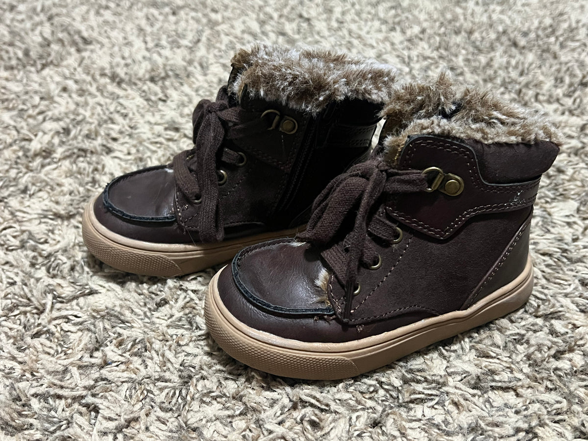 #45 Old Navy Toddler Boy Brown Boots Size 7