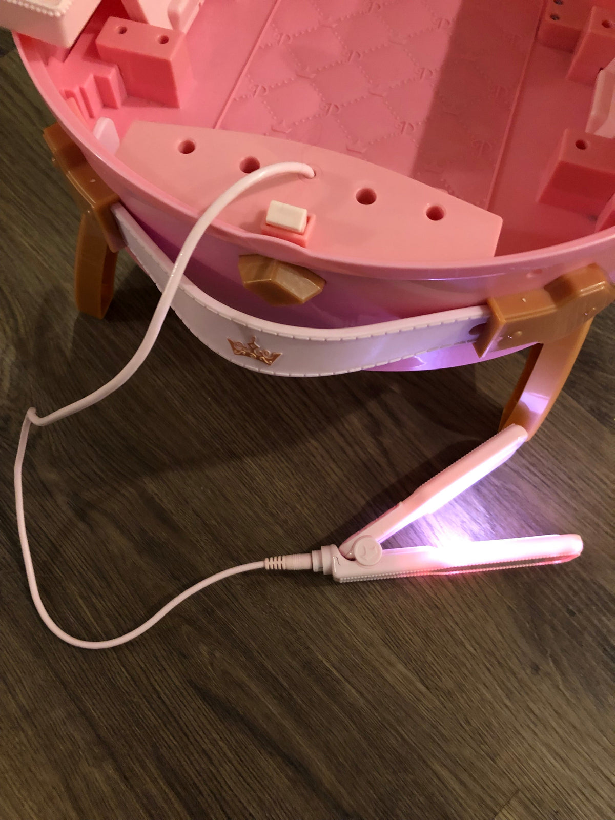#137 Disney Princess Light up and style vanity. Legs fold to make carrying case.