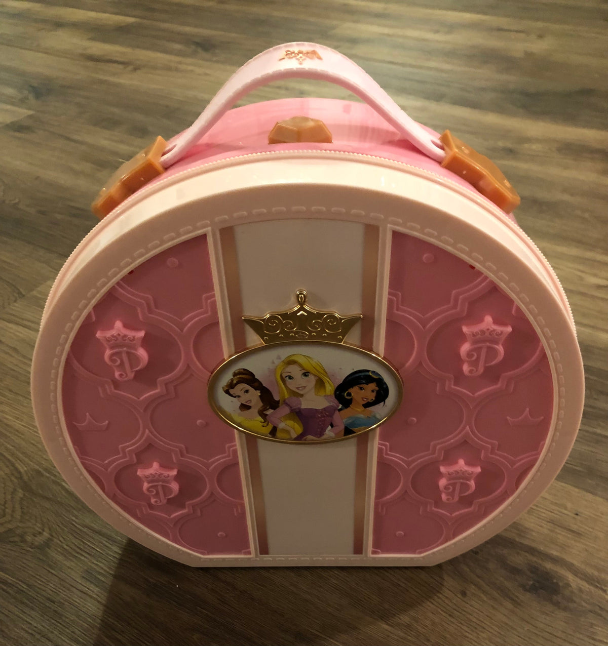 #137 Disney Princess Light Up and Style Vanity. Legs fold to make carrying case.