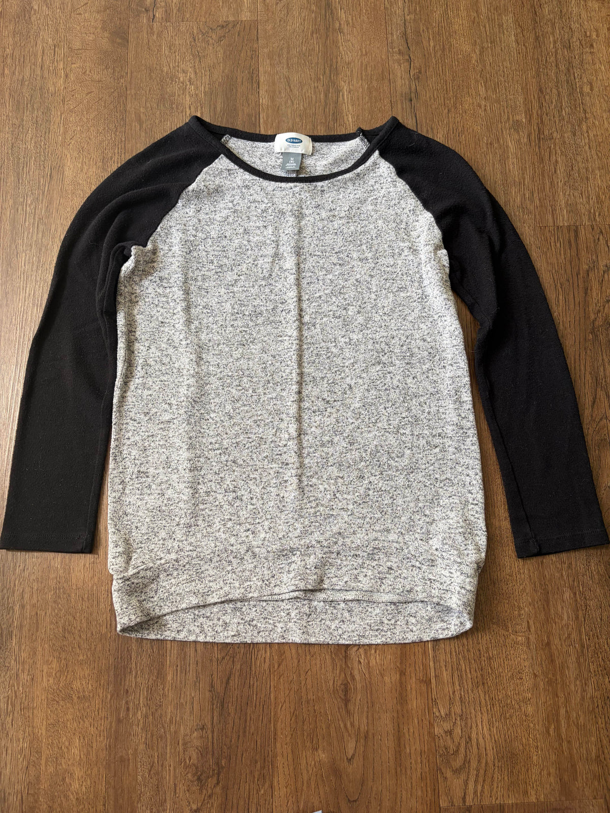 #126 Old Navy Gray with Black Sleeve Shirt Girls M 8