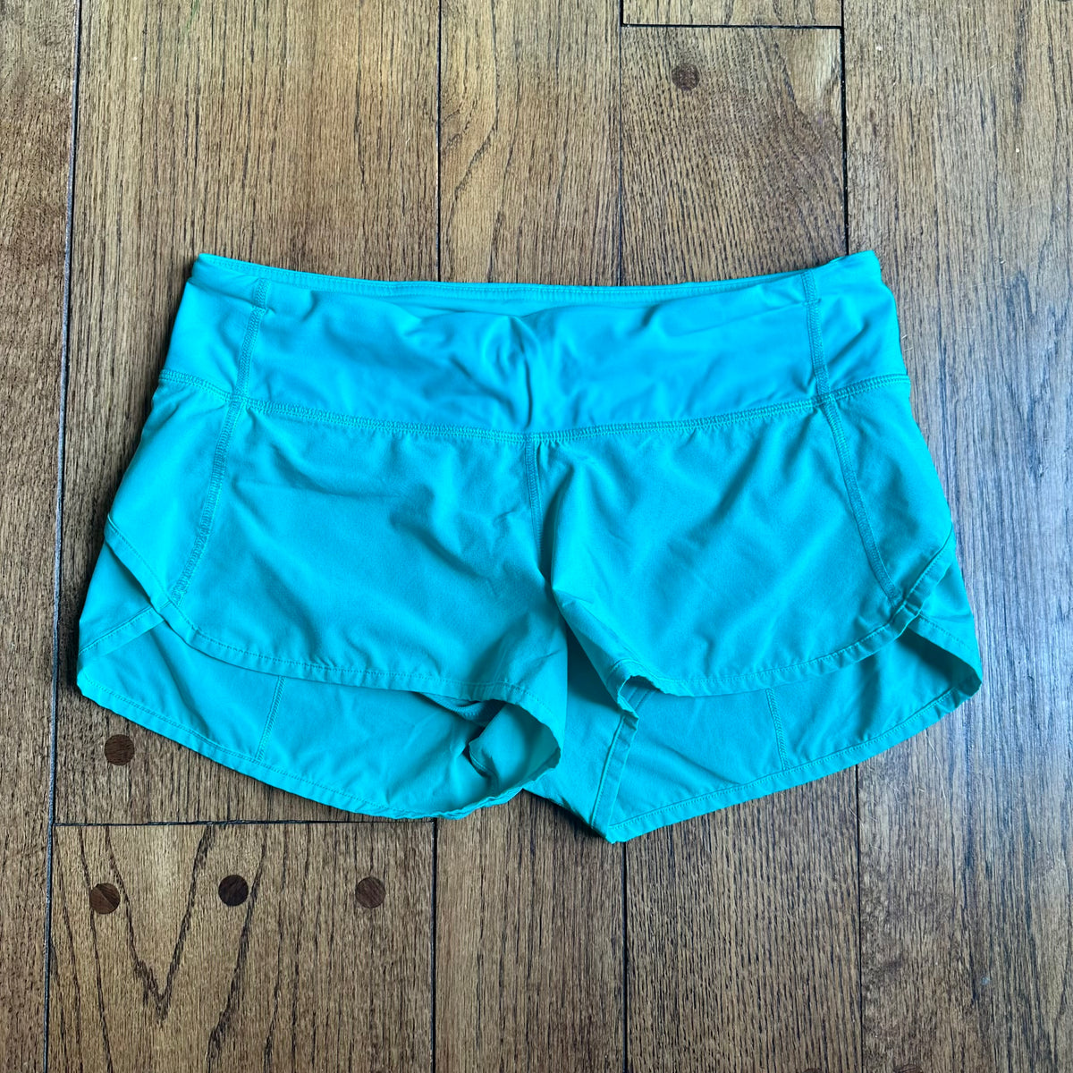 #113	EUC Womens Lululemon Speed Up Low-Rise Lined Short 2.5", Navy, size 6
