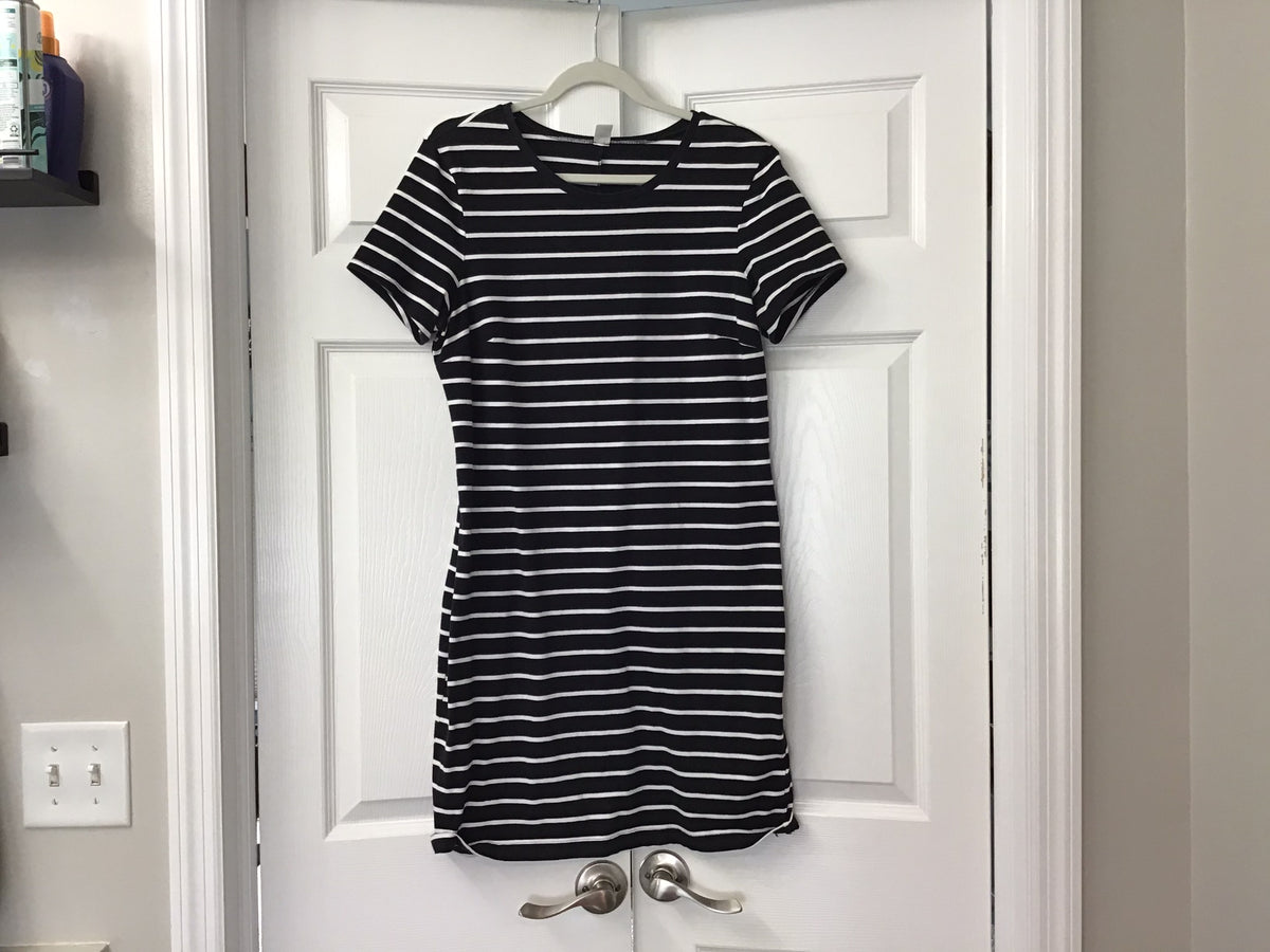 #90: Old Navy Women’s Black & White Striped T-Shirt Dress Size Large