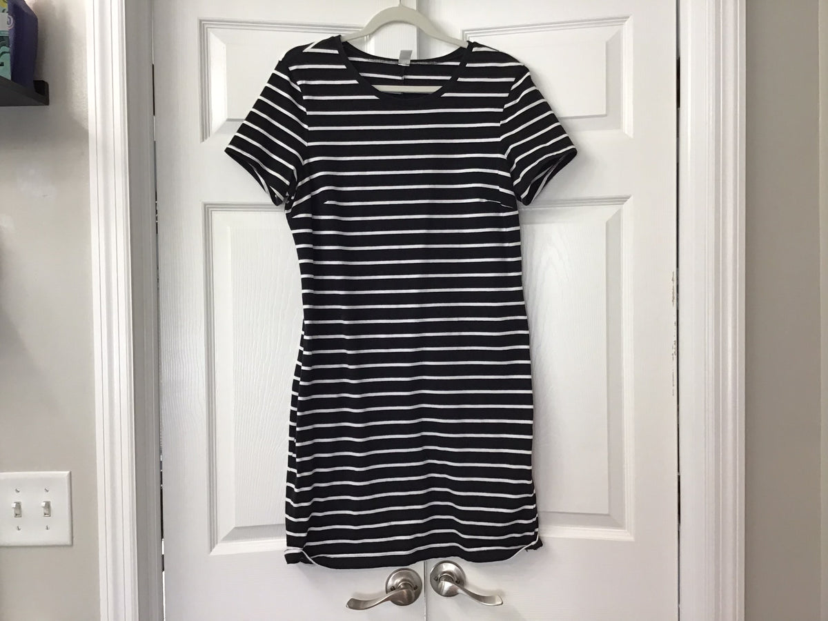 #90: Old Navy Women’s Black & White Striped T-Shirt Dress Size Large
