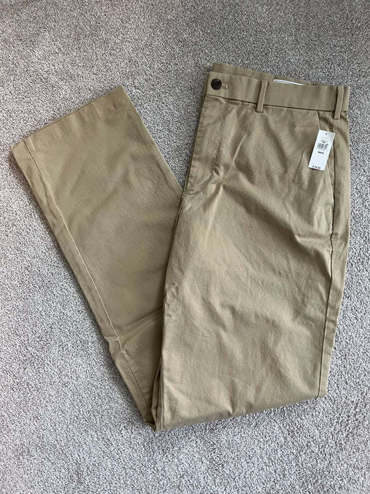 #173-Men's Gap khaki pants size 36x36