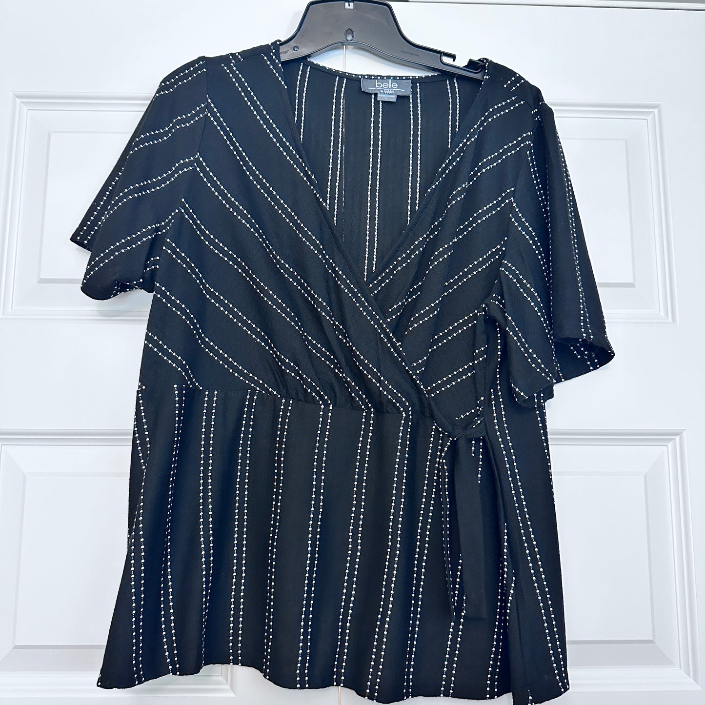 Seller 147 | Women’s size Large | black/cream top