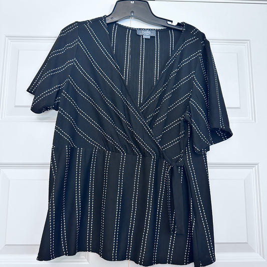 Seller 147 | Women’s size Large | black/cream top
