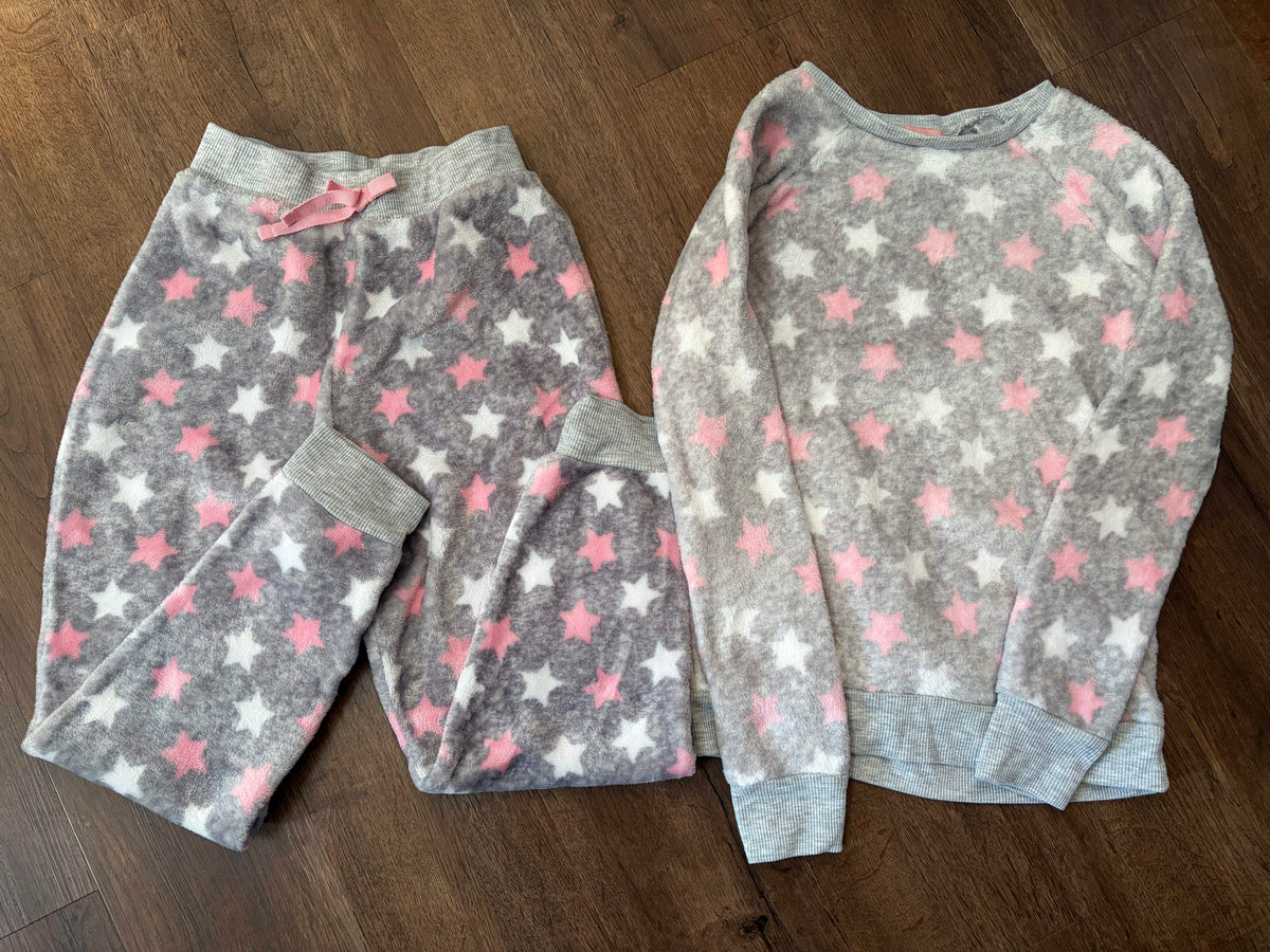 #126 EUC BCBG Girls Fleece Gray Star Pajamas L 10/12