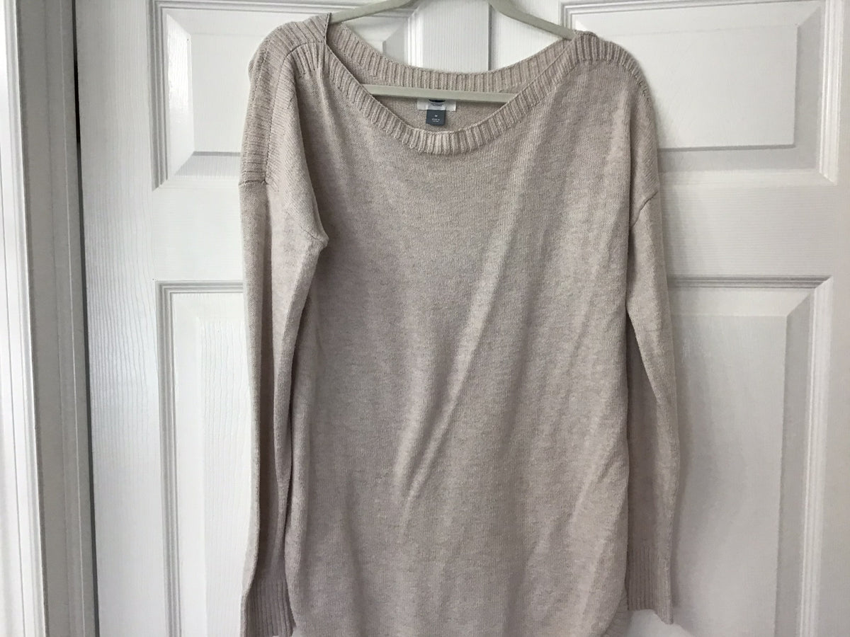 #90: Old Navy Women’s Beige Lightweight Knit Sweater Size Medium