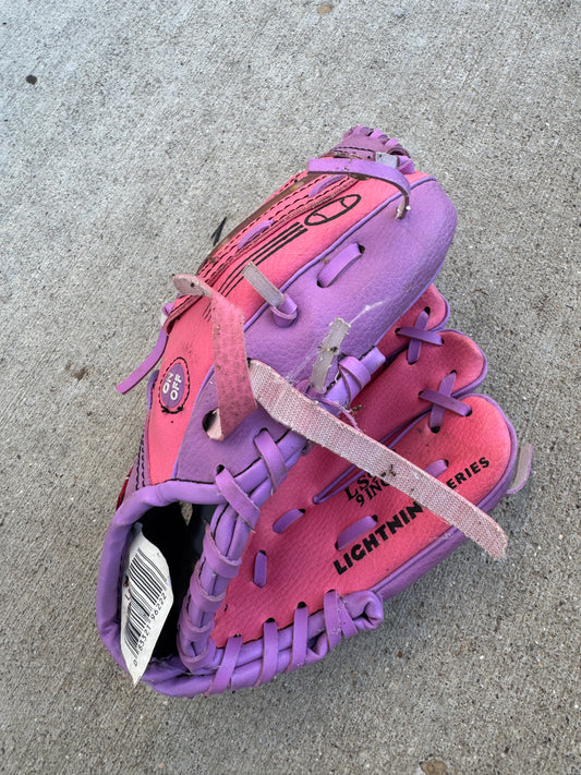 Seller #22 - Rawling’s girls’ baseball glove - GUC
