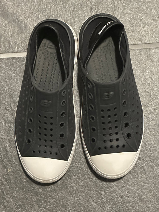 #186 Sketchers Native-style Shoes - size 3 - VGUC