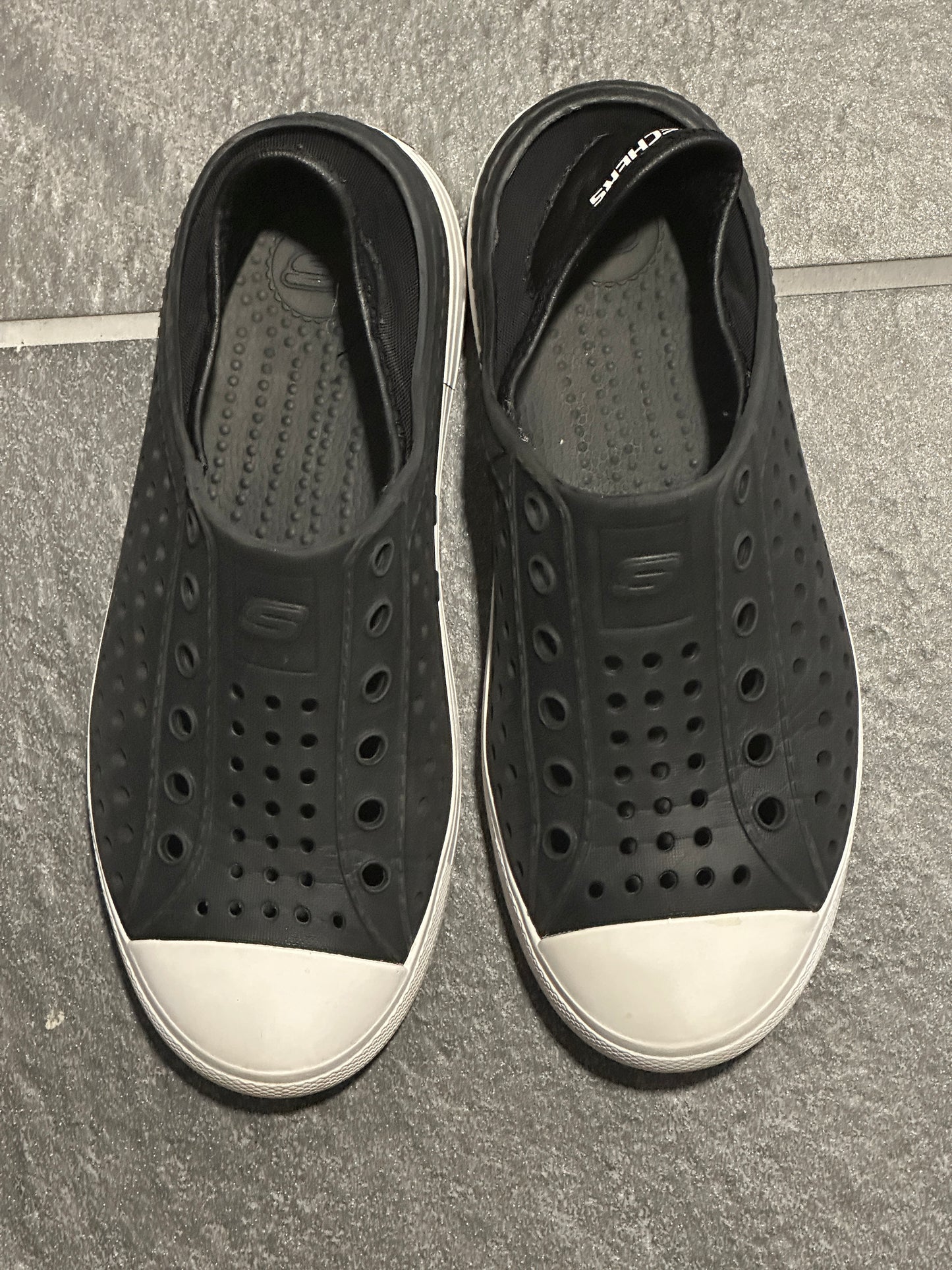 #186 Sketchers Native-style Shoes - size 3 - VGUC
