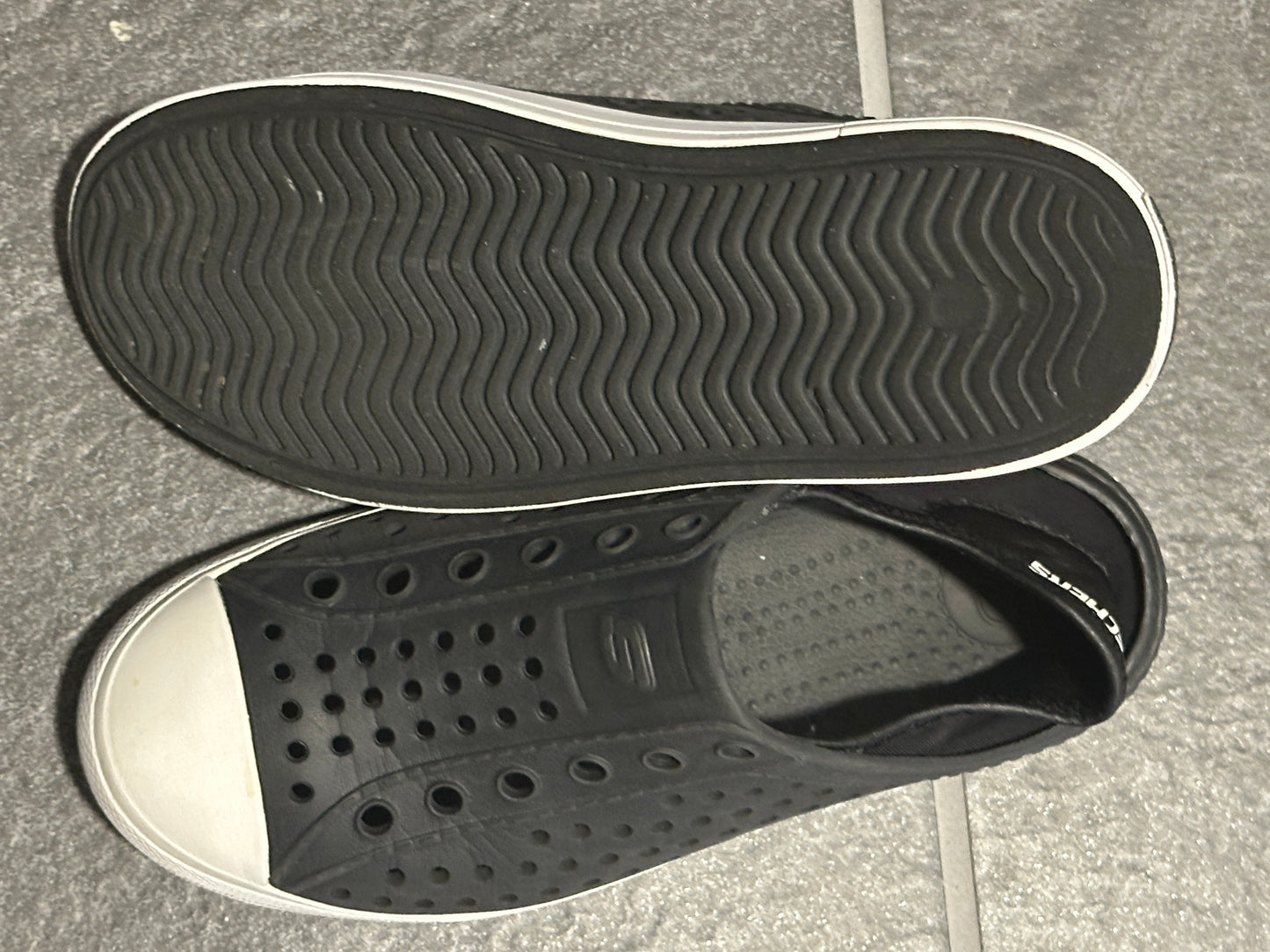 #186 Sketchers Native-style Shoes - size 3 - VGUC
