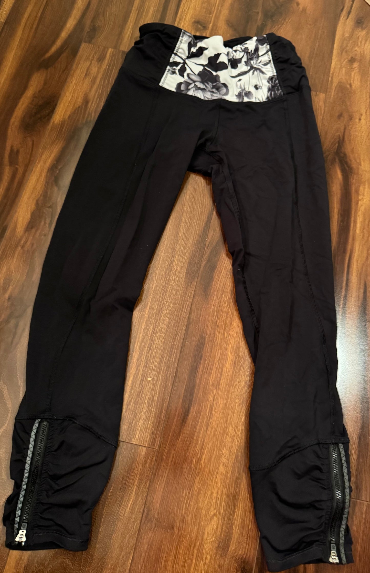 Seller #144 LULULEMON Floral Waistband Leggings (Cropped) - Size 4