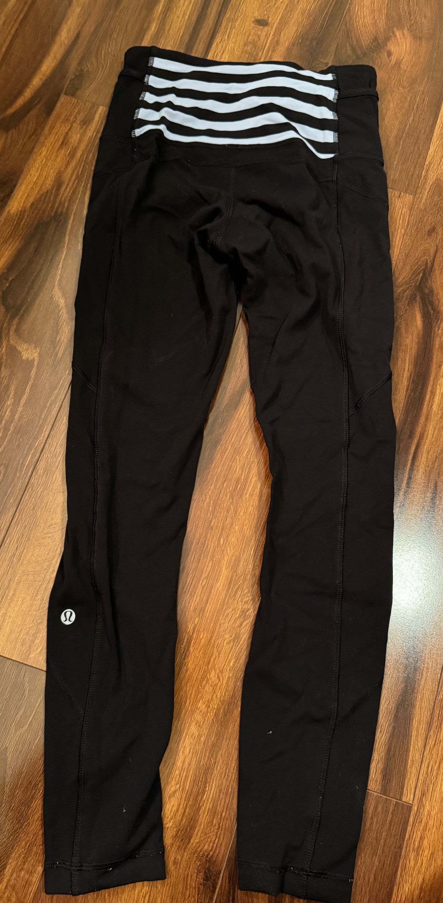 Seller #144 LULULEMON "Ice Queen 7/8th Tight" - Size 2/4