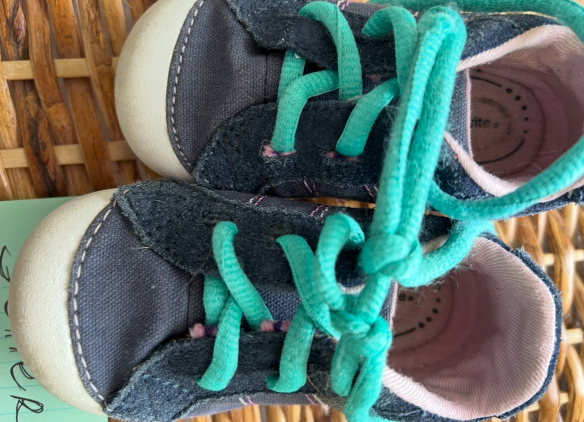 Seller #7 Girls Stride Rite Suede Sneakers sz 5 excellent condition