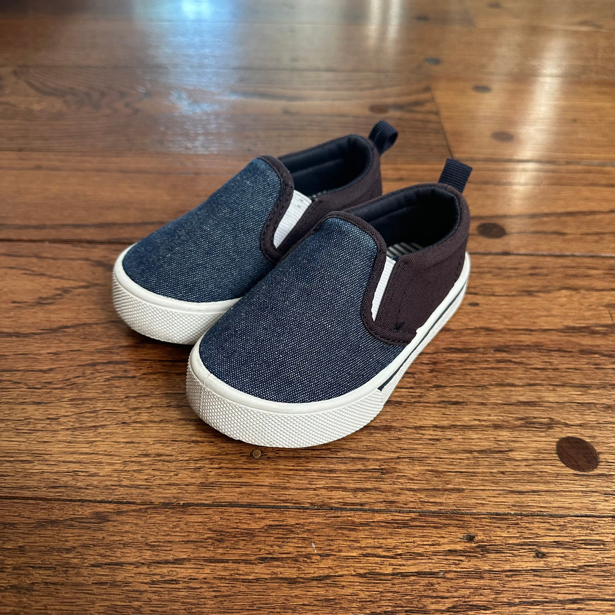 #113	GUC Boys Osh Kosh Navy Slip on Shoes, size 6