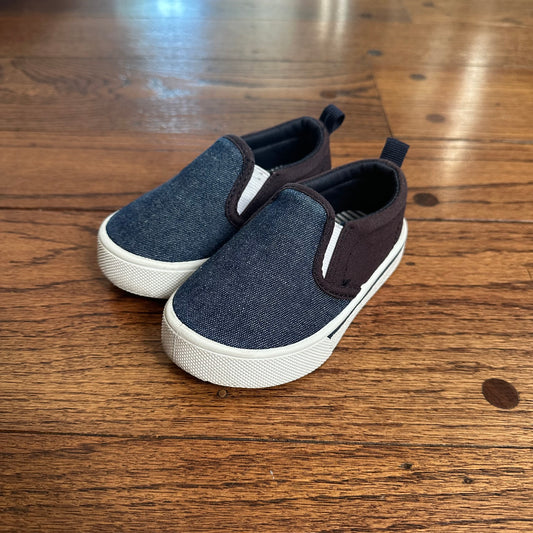 #113	GUC Boys Osh Kosh Navy Slip on Shoes, size 6