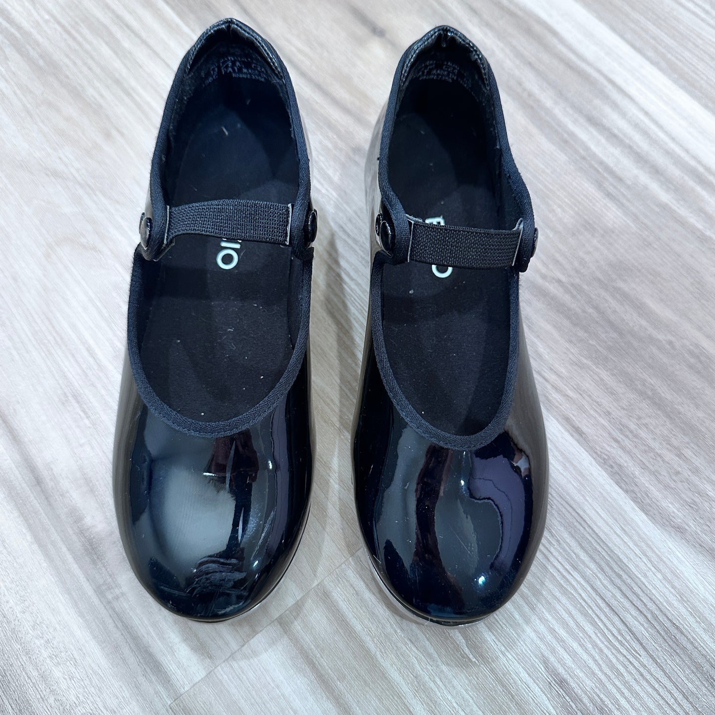 Seller 147 | Girls tap shoes | 13.5 | Eiko