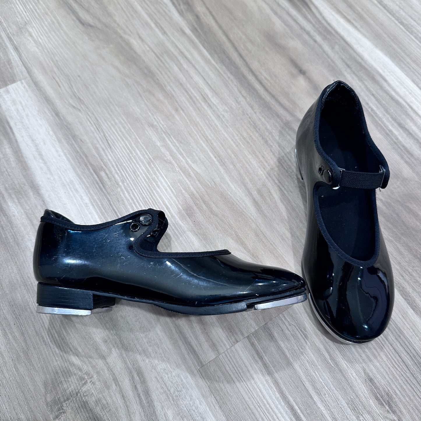 Seller 147 | Girls tap shoes | 13.5 | Eiko