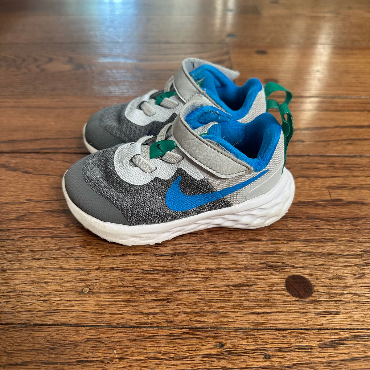 #113	GUC Boys Nike Blue / Gray Running Shoes, size 6