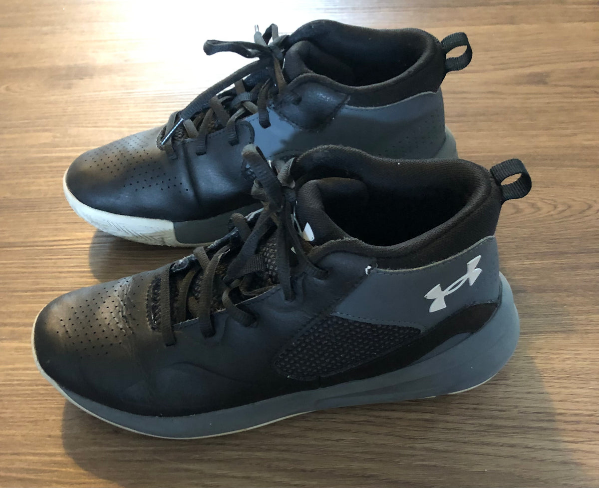 #137 Under Armour shoes 6Y