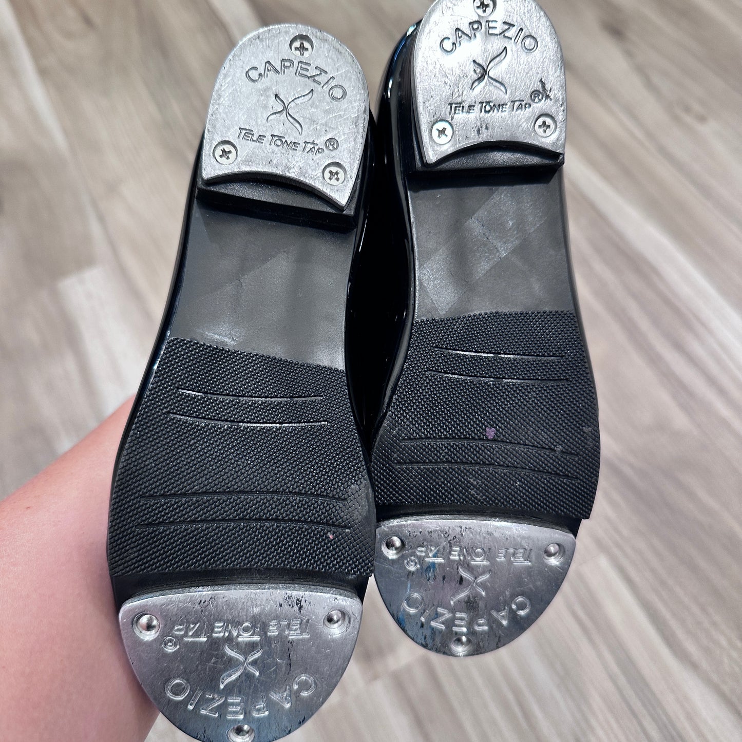 Seller 147 | Girls tap shoes | 13.5 | Eiko