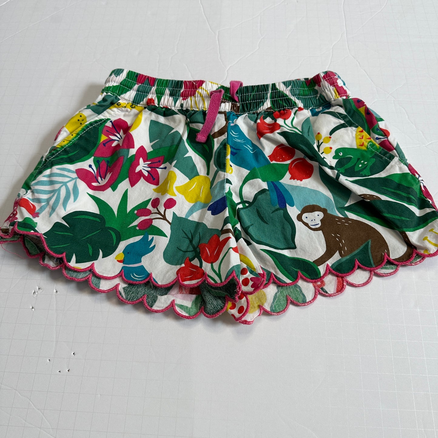 #26 Mini Boden Jungle Print Shorts 6-7