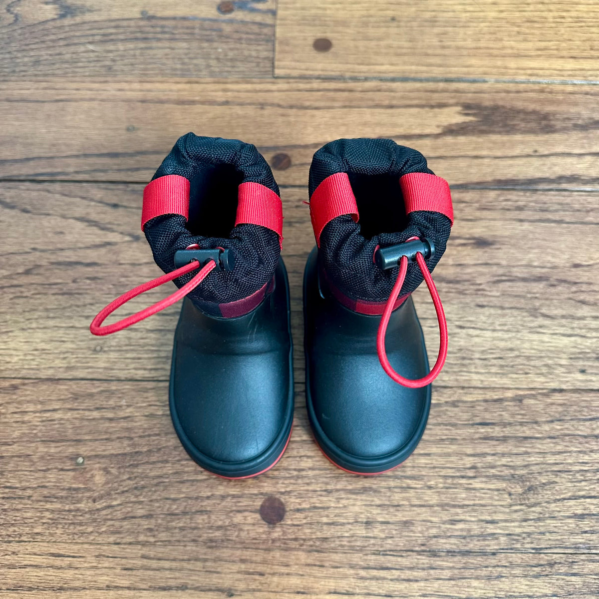 #113	EUC Boys Cat & Jack Black with Red Plaid Snow Boots, size 5